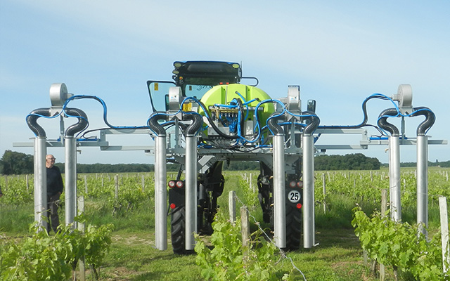 Machine à vendanger équipée MCV